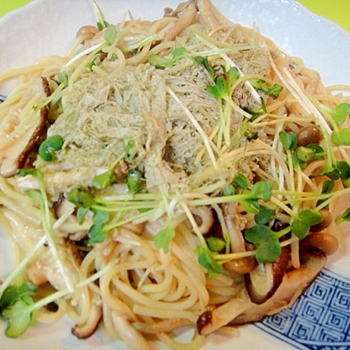 とろろ昆布ときのこのパスタ